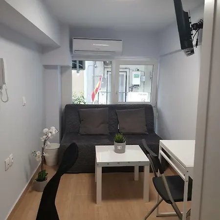 Downtown Studio Apartment *